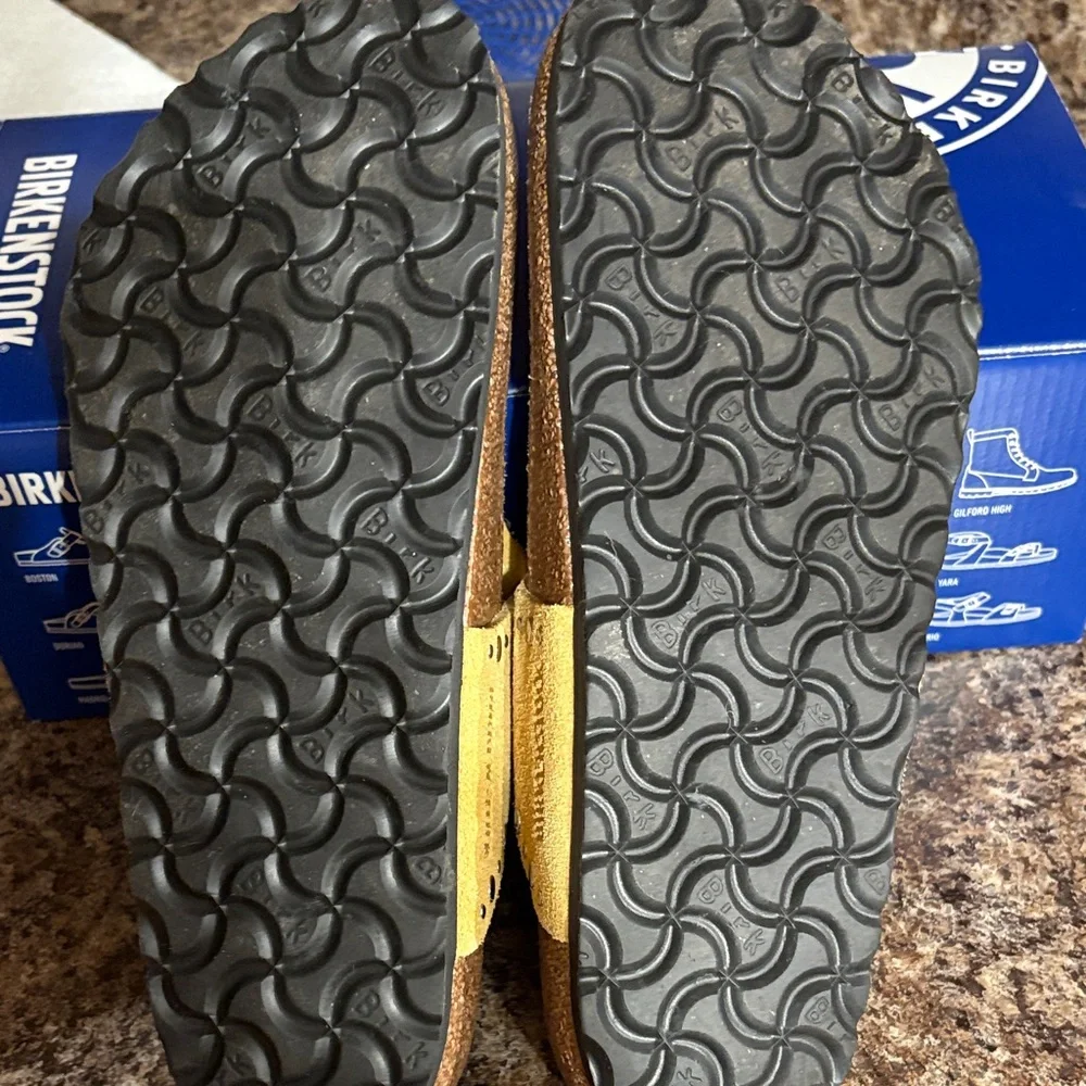 Birkenstock Gizeh Riveted Ochre Sandals - Picture 4 of 5